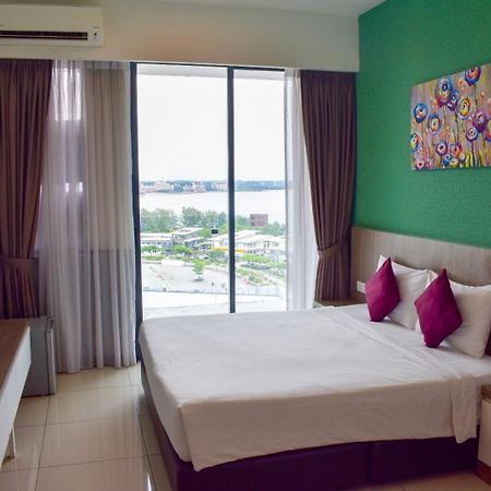 D'Wharf Hotel & Serviced Residence Порт-Диксон Экстерьер фото