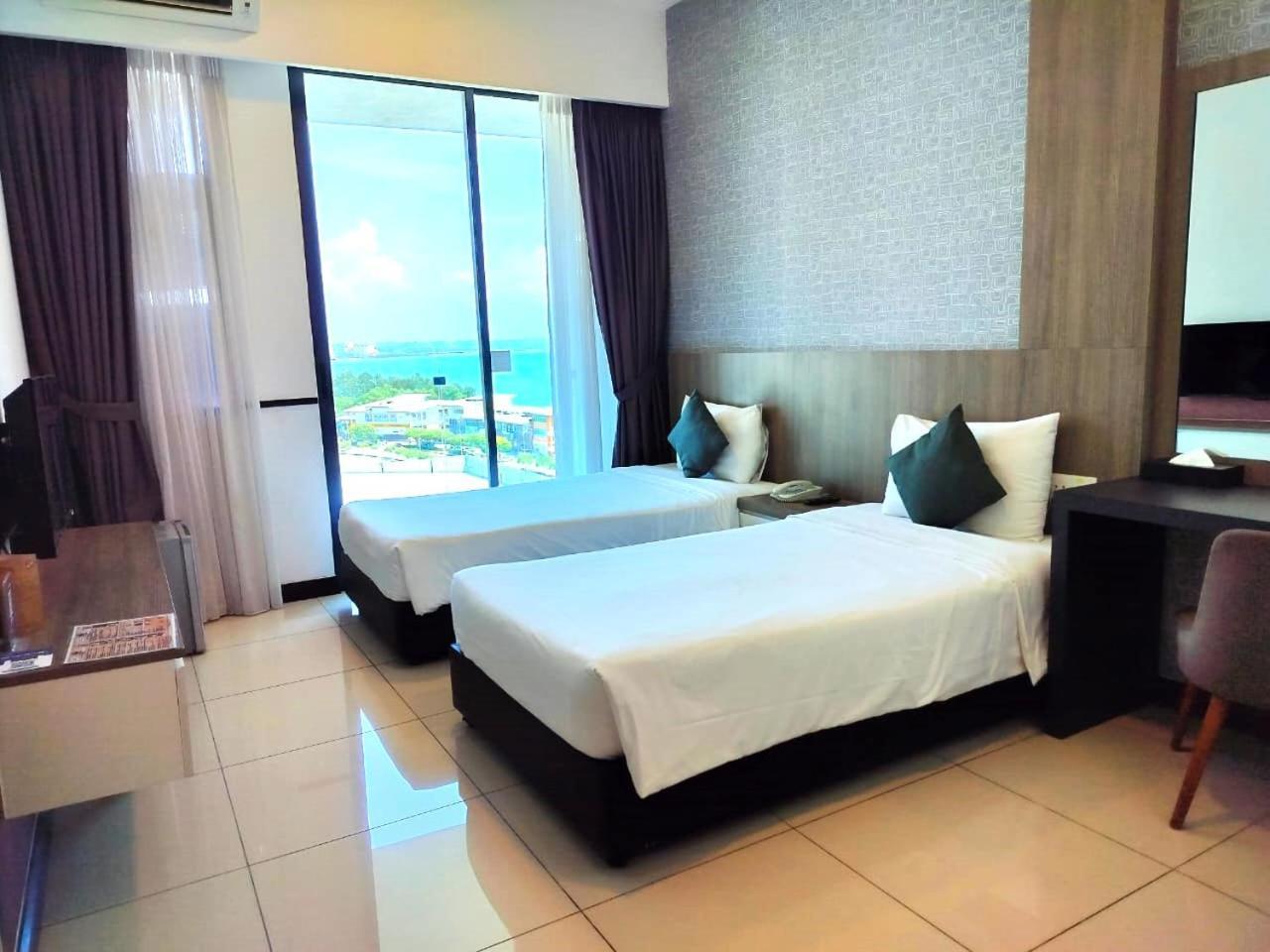 D'Wharf Hotel & Serviced Residence Порт-Диксон Экстерьер фото