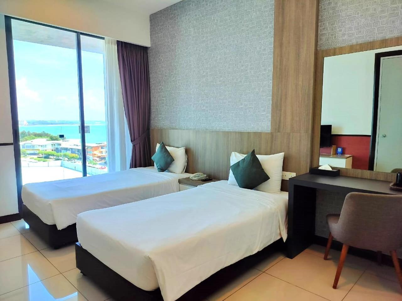 D'Wharf Hotel & Serviced Residence Порт-Диксон Экстерьер фото