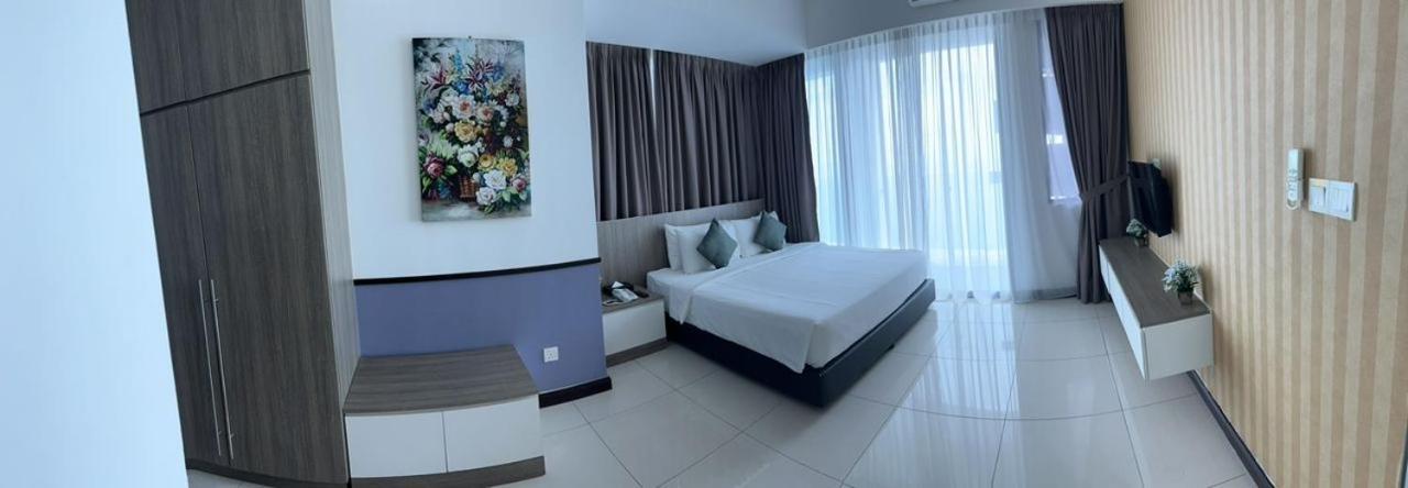 D'Wharf Hotel & Serviced Residence Порт-Диксон Экстерьер фото