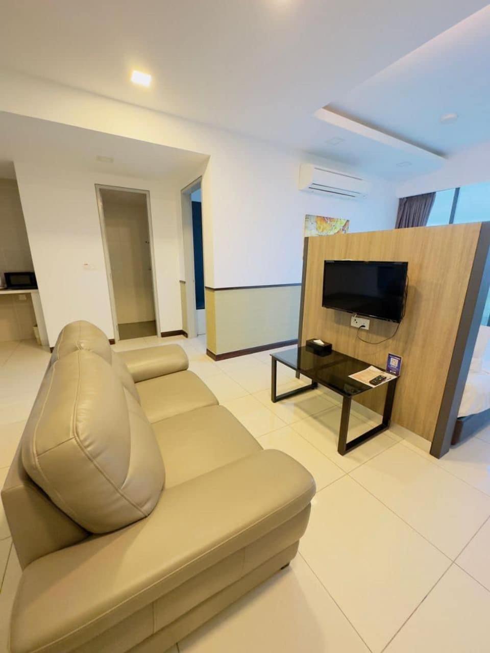 D'Wharf Hotel & Serviced Residence Порт-Диксон Экстерьер фото